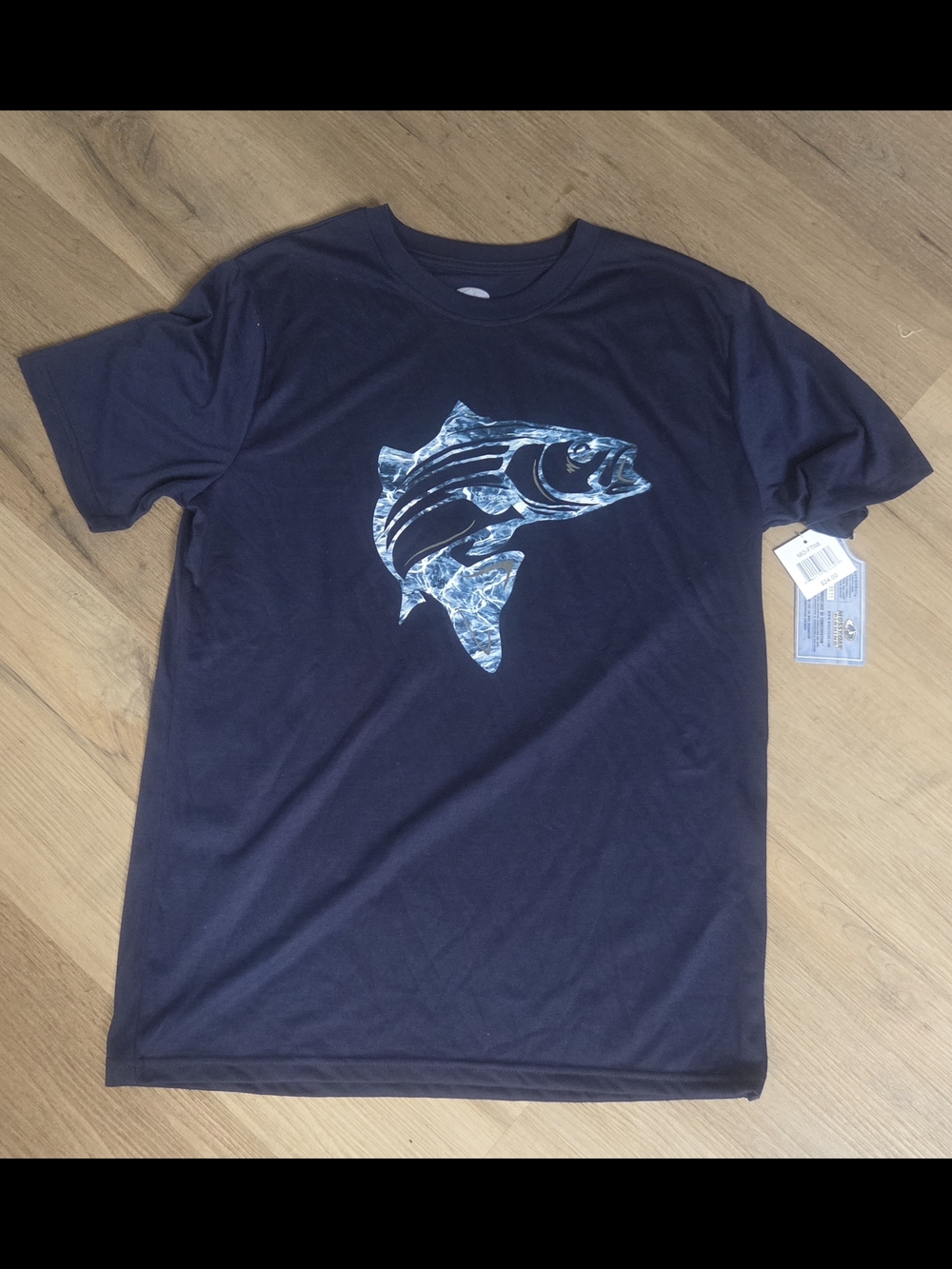 NWT Mossy Oak Navy T-Shirt with Blue Fish Graphic Bin Z